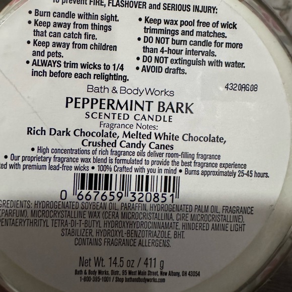 Peppermint Bark Candle Bath and Body Works - Picture 3 of 3